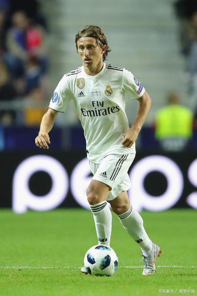 吉拉西无缘2025非洲足球先生奖，他的哥哥在社媒表达不满